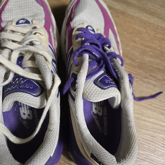 New Balance Men Cream and Purple Sneakers - Picture 6 of 10